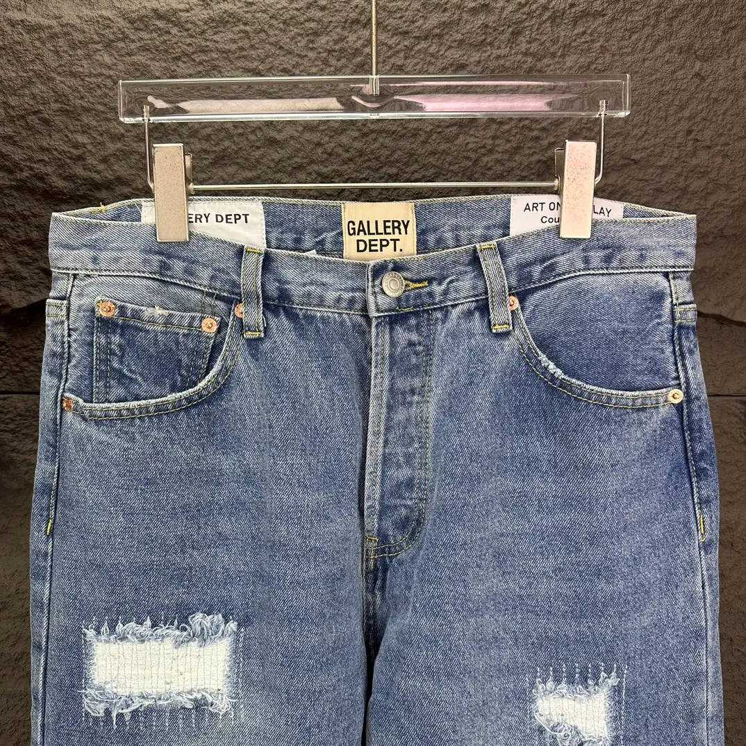 P310 GALLERY DEPT. 2025 new heavy-duty ripped patch washed jeans 🔥High version🔥High version🔥Top ceiling quality Styles with different washed textures are very friendly to people with thin legs and thick legs. The straight version is very flattering to the leg shape. Moderate length that never goes out of style, easy to match with casually, basic styling for various styles, a must-have in the wardrobe! The fabric is stiff but also makes the upper body soft without losing texture. The washing process is even more perfect. It is a must-have item for everyone! ! ! Washed wheat, tag, pants label, three labels complete Color: washed blue Size: 30, 31, 32, 33